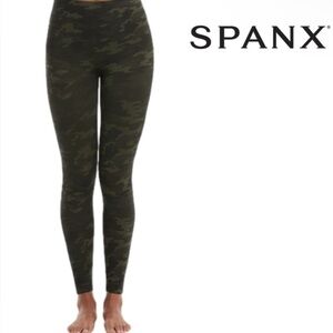 Spanx Look at Me Now Seamless Leggings